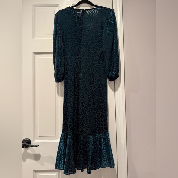 Calvin Klein Blue Long Sleeve Gown with V-Neck - Picture 7 of 9